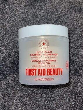 First Aid Beauty Ultra Repair Hydrating Pillow Pads with Colloidal Oatmeal